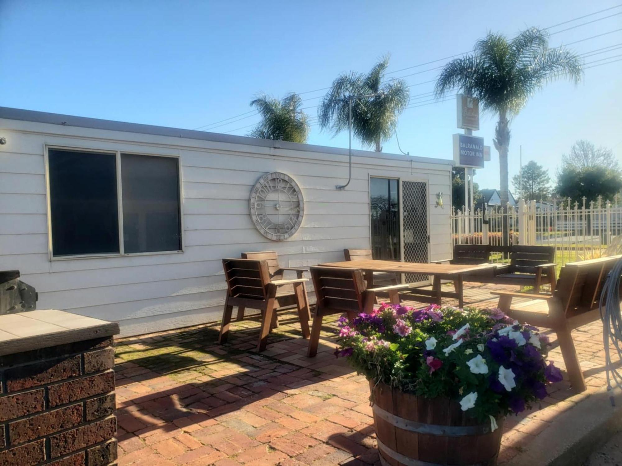 Balranald Motor Inn エクステリア 写真